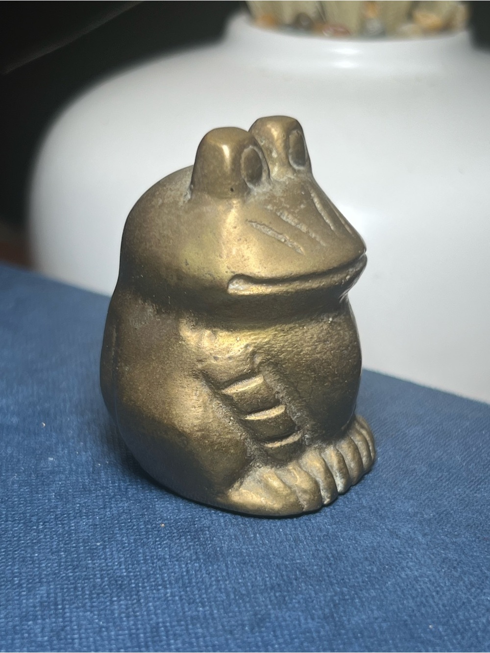 Brass Decorative Happy Frog 2x2 - Picture 3 of 5